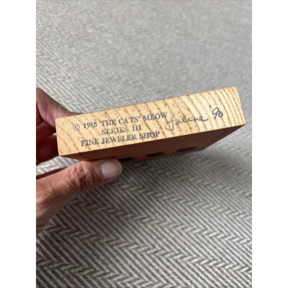 1985 The Cat's Meow Series III‎ Fine Jeweler Shop Wooden Shelf Sitter